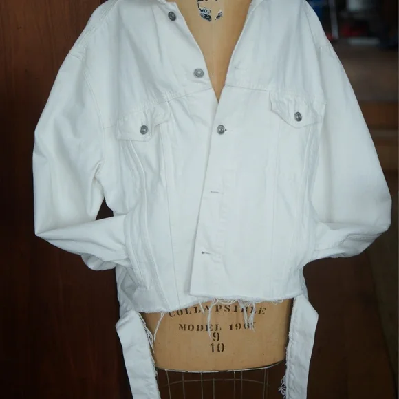 Balenciaga White Denim Jacket Size 38 (M) Logo Buttons andEmbroidery 2018